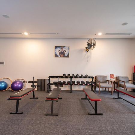 Senna Hue Hotel מראה חיצוני תמונה The gym at the hotel