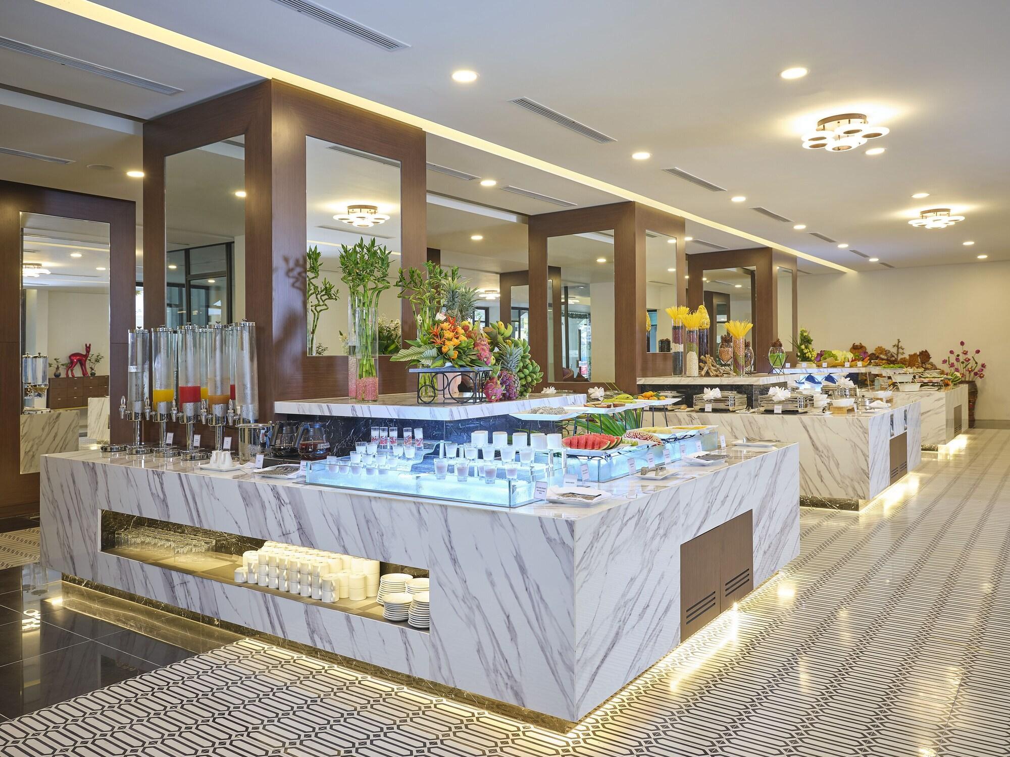 Senna Hue Hotel מראה חיצוני תמונה The buffet at the hotel