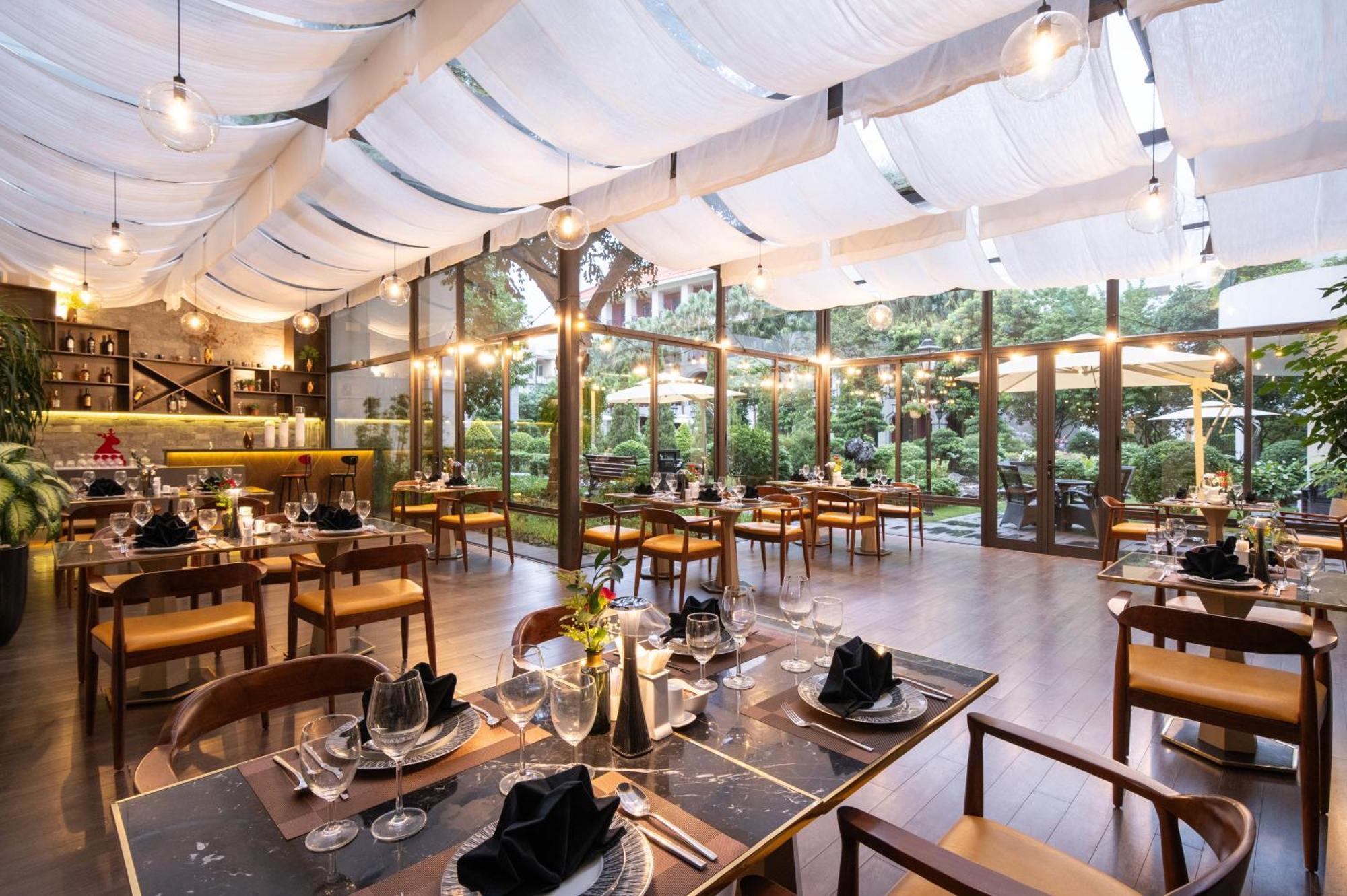 Senna Hue Hotel מראה חיצוני תמונה The interior of the restaurant