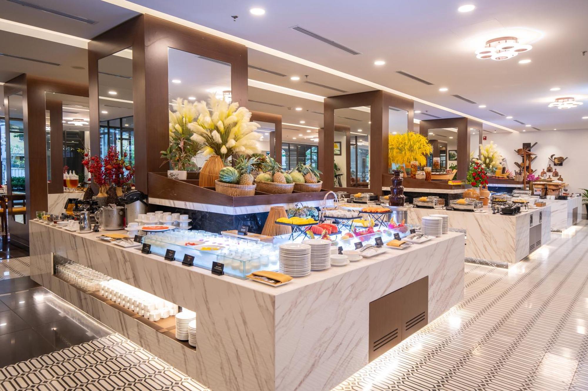 Senna Hue Hotel מראה חיצוני תמונה The buffet at the hotel